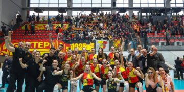 Göztepe, voleybol derbisinde Karşıyaka’yı rahat geçti!