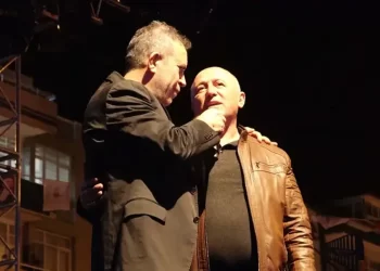 Haluk Levent’ten konser sırasında anlamlı jest! Sahneye çıkarak teşekkür etti