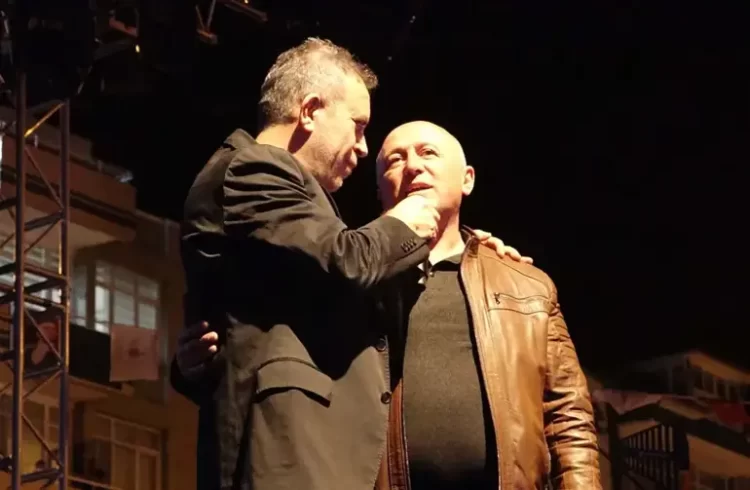 Haluk Levent'ten konser sırasında anlamlı jest! Sahneye çıkarak teşekkür etti haluk levent burdur habermeydan