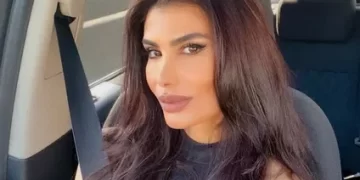 Şarkıcı Hatice, Ekrem İmamoğlu’na oy vermek amacıyla sandığa gitti ve yine kıyafetiyle dikkatleri üzerine çekti.
