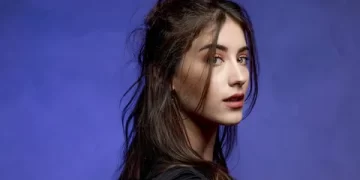 Hazal Kaya, Ekrem İmamoğlu’na Destek Vermek İçin Kozmetik Markasını Kullandı! Hızla Sildi, Özür Diledi Ama Tepkiler Artmaya Devam Etti