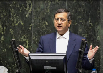 İran Ekonomi Bakanı Himmeti Meclis kararıyla görevden alındı