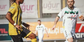 İstanbulspor, Sakaryaspor’u 3 golle geçerken zorlanmadı!