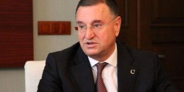 Lütfü Savaş ve 2 isim olağanüstü kurultay kararının iptali için mahkemeye başvurdu