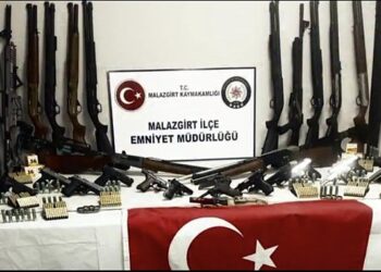 Muş Malazgirt’te yapılan operasyonda silah ve mühimmat ele geçirildi!