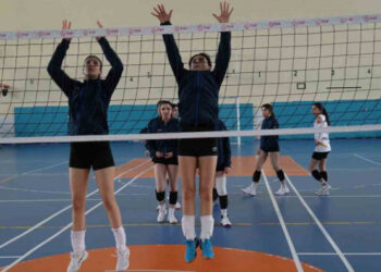Muş Spor Lisesi Kız Voleybol Takımı, Türkiye şampiyonasına hazırlanıyor!