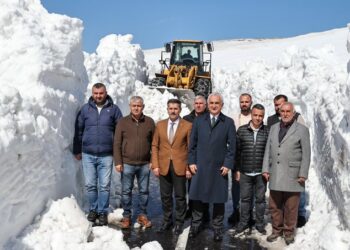 Muş’ta, 2 bin 550 rakımlı Çavuştepe mevkiinde karla mücadele sürüyor!