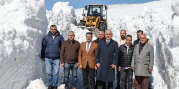 Muş’ta, 2 bin 550 rakımlı Çavuştepe mevkiinde karla mücadele sürüyor!