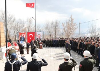 Muş’ta Çanakkale Zaferi’nin 110. yıldönümünde şehitler anıldı!