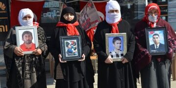 Muşlu annelerin evlat nöbeti kararlılıkla sürüyor!