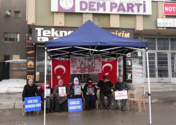 Muşlu ailelerin evlat nöbeti Ramazan ayında da kararlılıkla sürüyor!