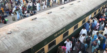 Pakistan’da tren saldırısı: 500 yolcu rehin alındı