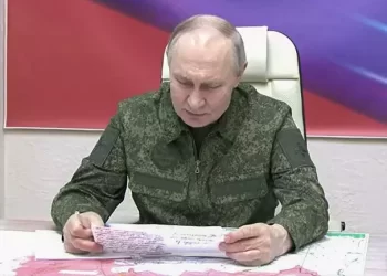 Putin’den yıllar sonra bir ilk! Askeri üniforma giydi
