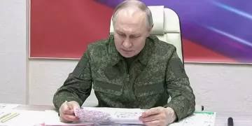 Putin’den yıllar sonra bir ilk! Askeri üniforma giydi