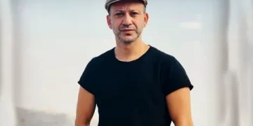 Rıza Kocaoğlu Kimdir? Hangi Yapımlarda Rol Aldı?