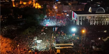 İmamoğlu’nun gözaltına alınmasına tepki: Saraçhane’de binlerce kişi bir araya geldi