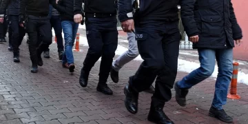 Sahte sağlık raporu düzenleyen suç şebekesi çökertildi