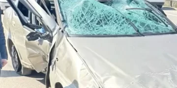 Sinop’ta, direksiyon başında rahatsızlanan sürücü bariyerlere çarptı!