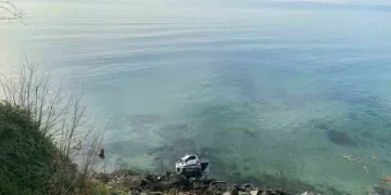 Sinop’ta otomobil denize düştü!