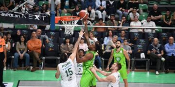 TOFAŞ evinde Darüşşafaka Lassa’yı farklı yendi!