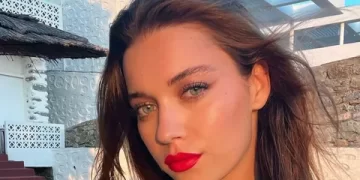 Afra Saraçoğlu’ndan radikal karar, saçlarını boyattı! İşte yeni imajı