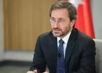 İletişim Başkanı Altun’dan İstanbul Havalimanı‘ndaki üçlü pist operasyonuna ilişkin paylaşım