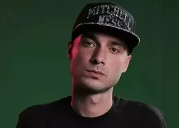 Ünlü rap’çi Sansar Salvo babasını dövdü!