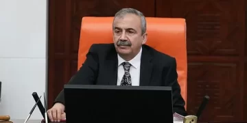 Sırrı Süreyya Önder kalp krizi geçirdi