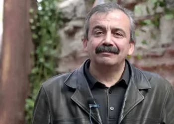 Sırrı Süreyya Önder kimdir?