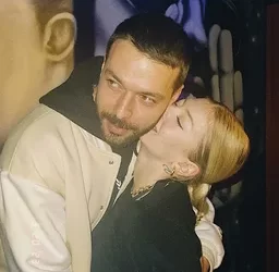 Survivor Hilmi Cem İntepe evleniyor! İşte nişandan ilk kareler…