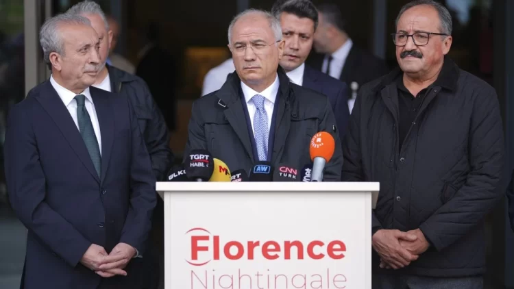 AK Parti Genel Başkanvekili Ala'dan Sırrı Süreyya Önder'e hastane ziyareti Efkan Ala, TBMM Başkanvekili ve DEM Parti İstanbul Milletvekili Sırrı Süreyya Önder’in kalp rahatsızlığı nedeniyle geçirdiği ameliyatın ardından tedavisinin sürdüğü Şişli’deki hastanede anlamlı bir ziyaret gerçekleştirdi.