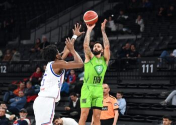 Anadolu Efes, TOFAŞ’ı farklı yendi!