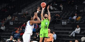 Anadolu Efes, TOFAŞ’ı farklı yendi!