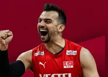 Arslan Ekşi, milli takım’a veda ettiğini duyurdu!