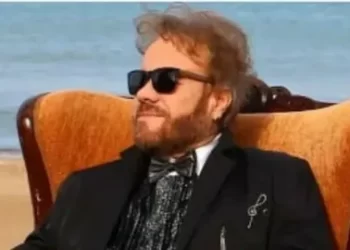 Atilla Atasoy: Evde çırılçıplak dolaşırım, depreme de çıplak yakalandım