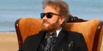 Atilla Atasoy: Evde çırılçıplak dolaşırım, depreme de çıplak yakalandım