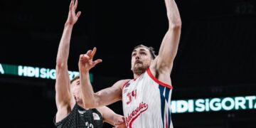 Bahçeşehir Koleji, Aliağa Petkimspor’u son çeyrekte geçti!