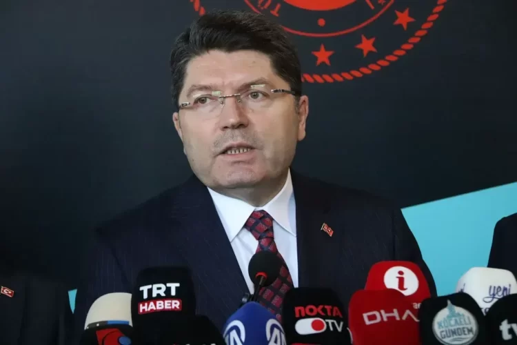 Kocaeli'de gerçekleştirilen Yargı ve İş Dünyası Sempozyumu'na katılan Adalet Bakanı Yılmaz Tunç, yeni yargı paketine ilişkin açıklamalarda bulundu.