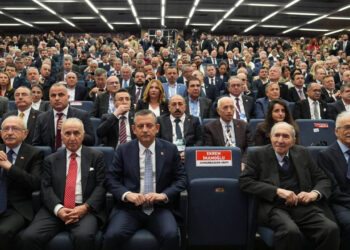 CHP Kurultayı başladı: Bir aday çekildi, bir aday imza toplayamadı!