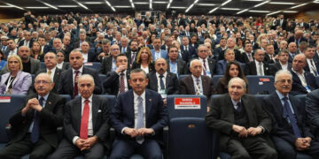 CHP Kurultayı başladı: Bir aday çekildi, bir aday imza toplayamadı!