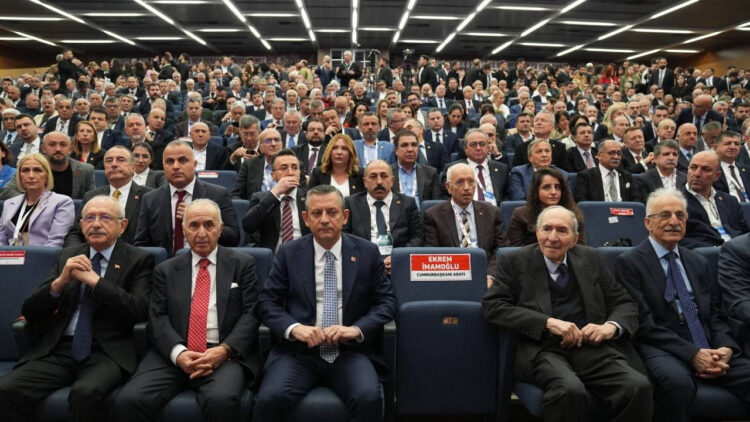 CHP’nin Ankara'da düzenlenen 21. Olağanüstü Kurultayı’nda genel başkanlık için yarışan isimler netleşti.