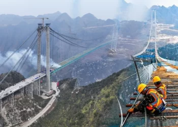 Çin’den dev adım! Dünyanın en büyük köprüsü açılıyor