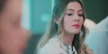Ege Kökenli’den karnı burnunda pozlar