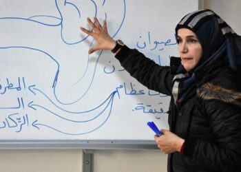 Esad rejiminin kovduğu 14 bin 646 öğretmen göreve iade edildi