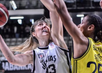 Fenerbahçe deplasmanda Beşiktaş’ı geçip finale yükseldi!