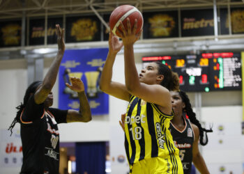 Fenerbahçe Opet, ÇBK Mersin’i yenip seride öne geçti!