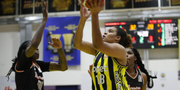 Fenerbahçe Opet, ÇBK Mersin’i yenip seride öne geçti!