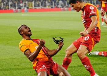 Galatasaray, Fenerbahçe’yi deplasmanda devirip yarı finale yükseldi!