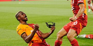 Galatasaray, Fenerbahçe’yi deplasmanda devirip yarı finale yükseldi!