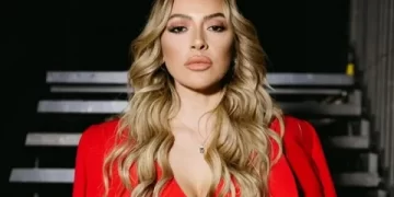 Hadise kırmızı elbisesiyle nefesleri kesti!